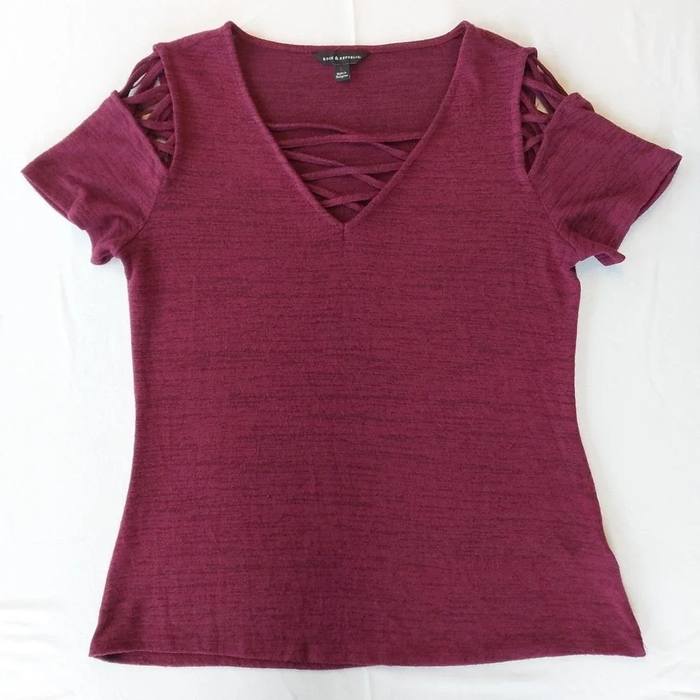 Women's Rock & Republic Purple Slit Shoulder And Chest Short Sleeve Top - Large‎